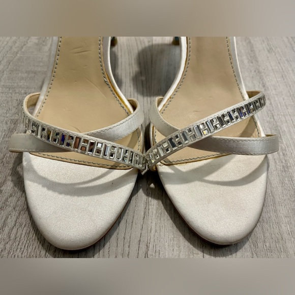 NWOT Pelle Moda Metallic Suede Leather Crystal Embellished Slingback Heels. Sz 8 - Picture 4 of 6